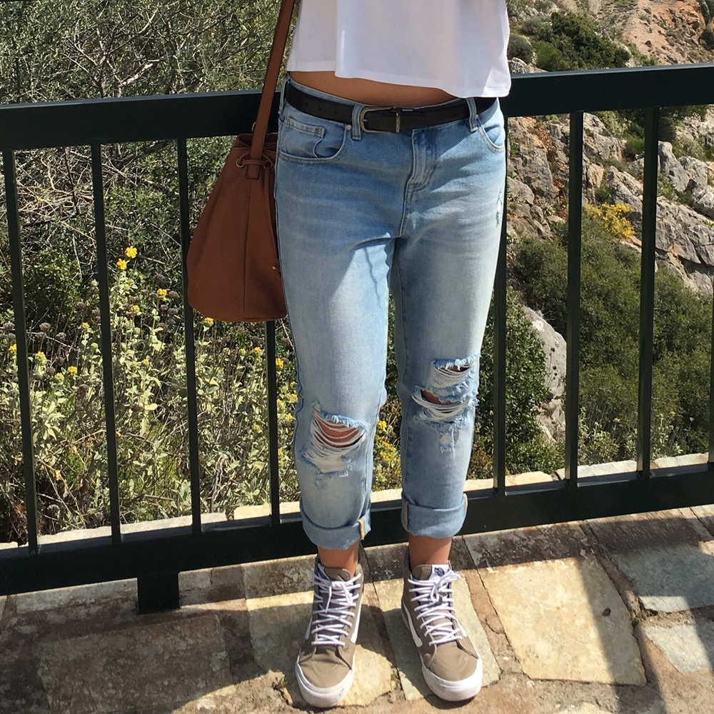 Light wash skinny boyfriend jeans